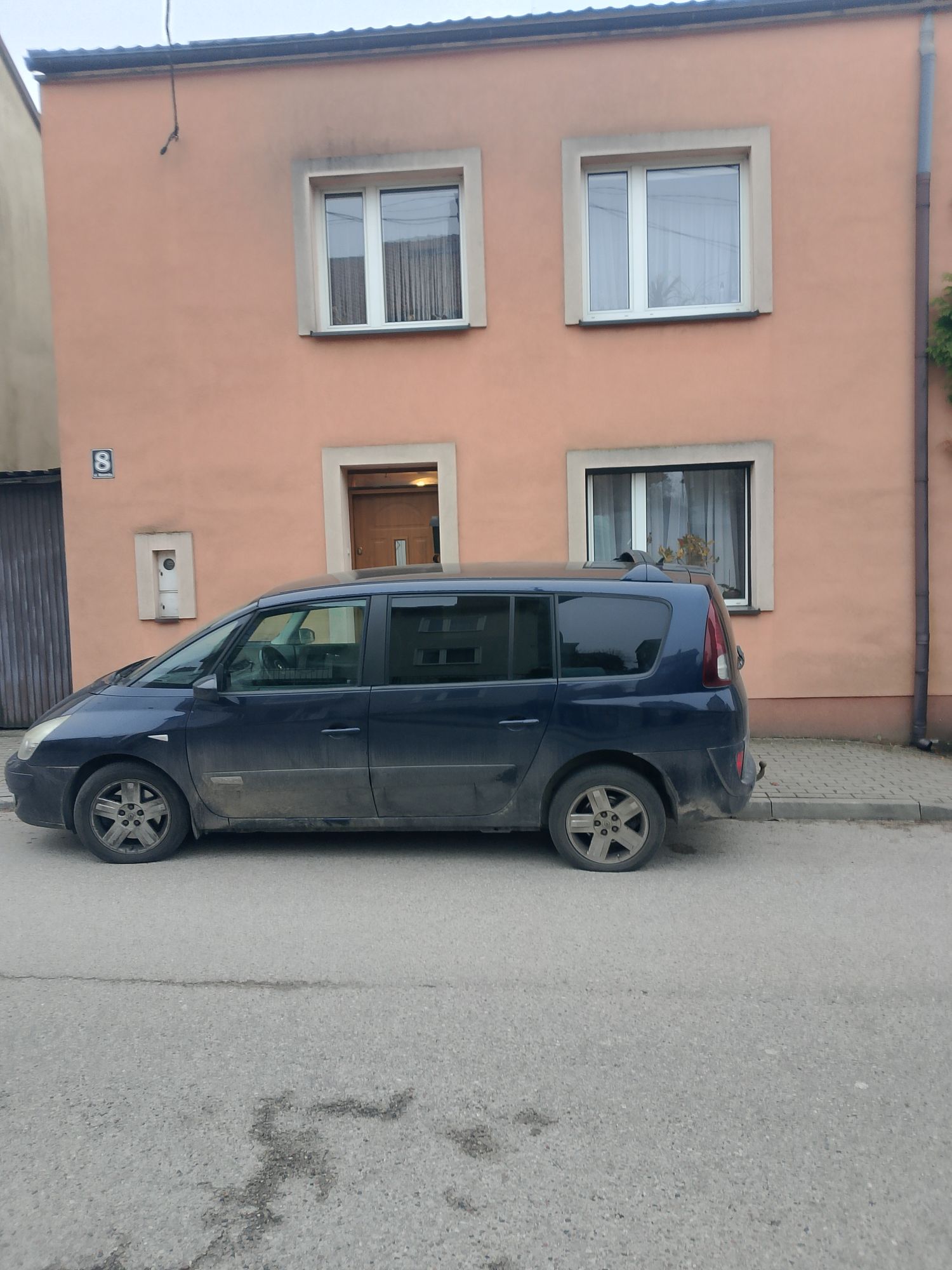 Warunki, w jakich znalazła się rodzina Adrian po wszystkich wyrokach.